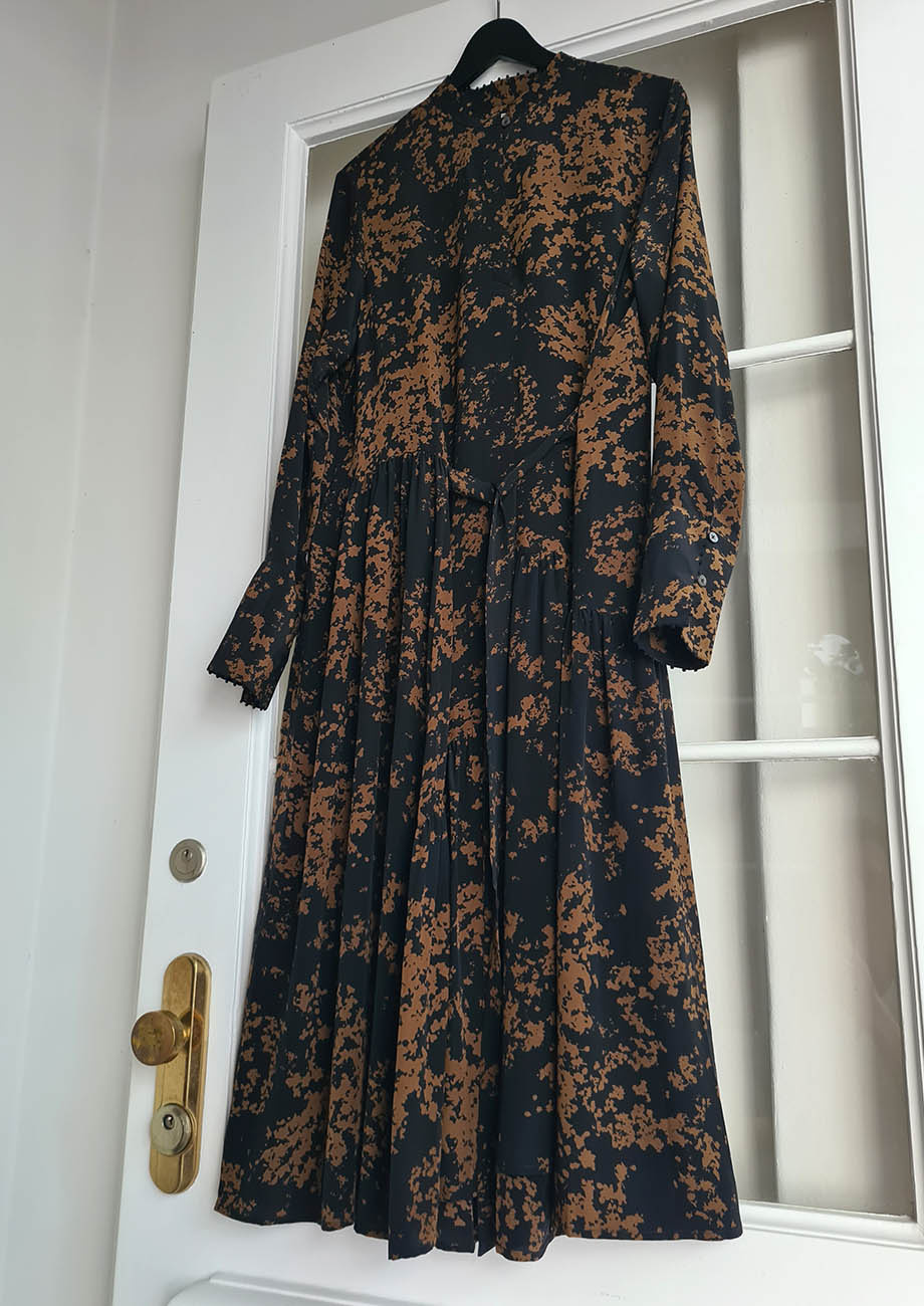 OUR LIEBLINGS SEIDENKLEID - OLIVE SCHWARZ-2