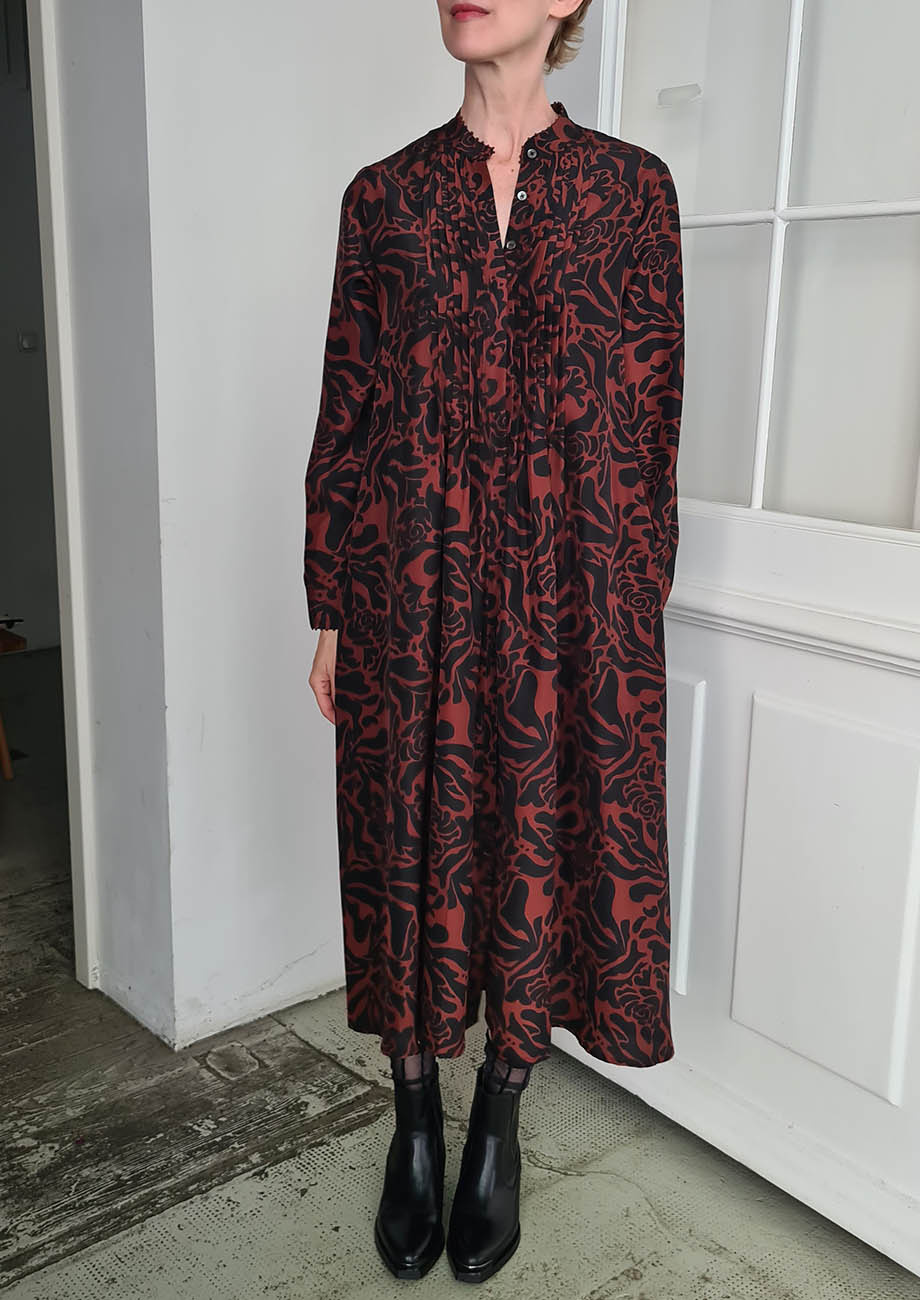 PLEATS SILK DRESS - ORNAMENT MOCCA-1