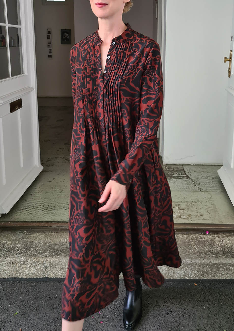 PLEATS SILK DRESS - ORNAMENT MOCCA-3