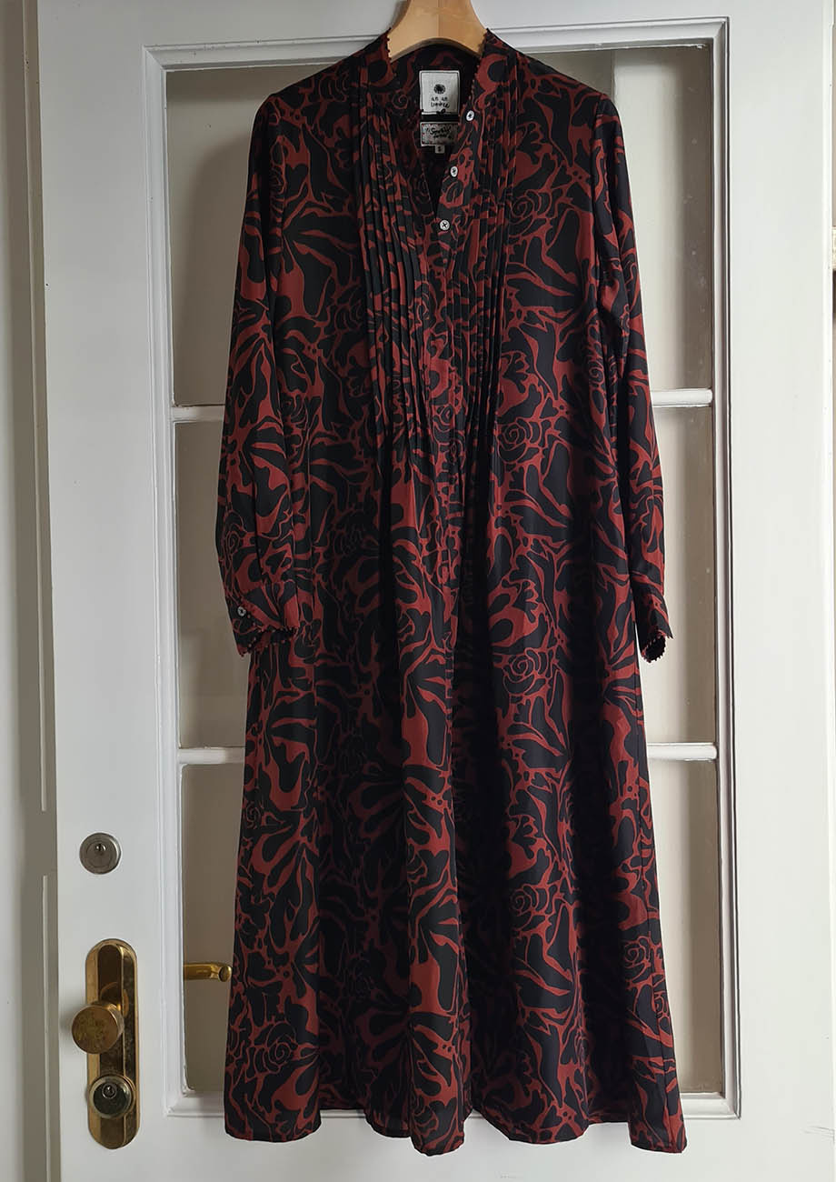 PLEATS SILK DRESS - ORNAMENT MOCCA-8