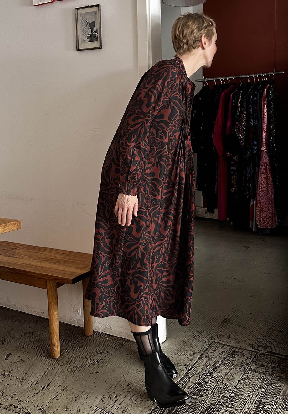 PLEATS SILK DRESS - ORNAMENT MOCCA-2