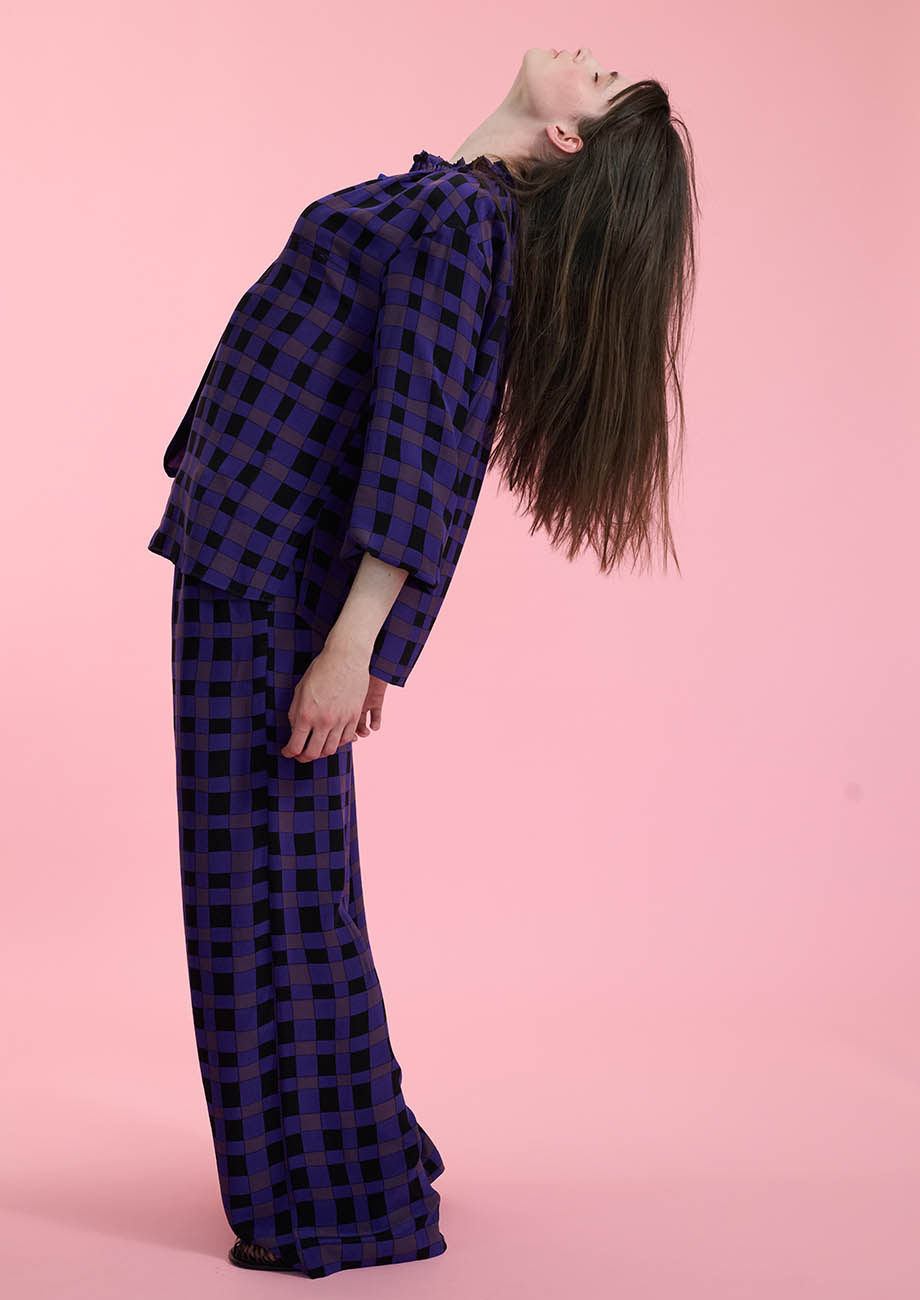 SIMPLE TUNNEL SEIDENHOSE - CHECK AUBERGINE-1