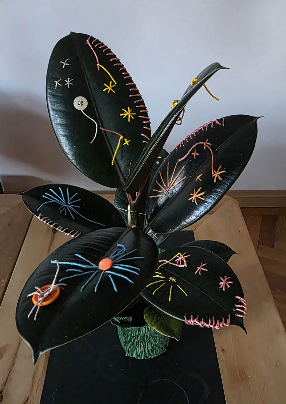 GUMMIBAUM - HAND BESTICKT-1