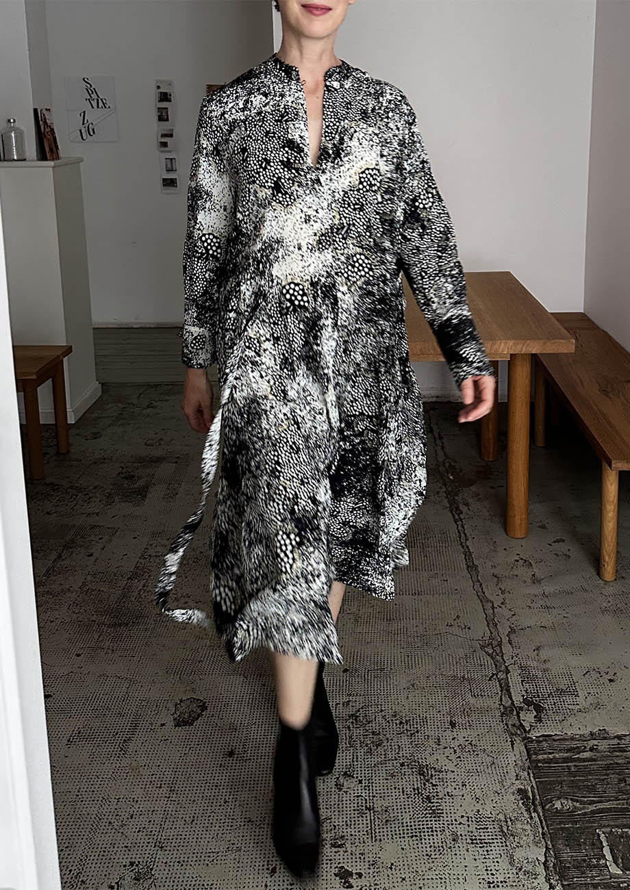 MY LIEBLINGS SEIDENKLEID - BLACK WHITE GRAINS-5