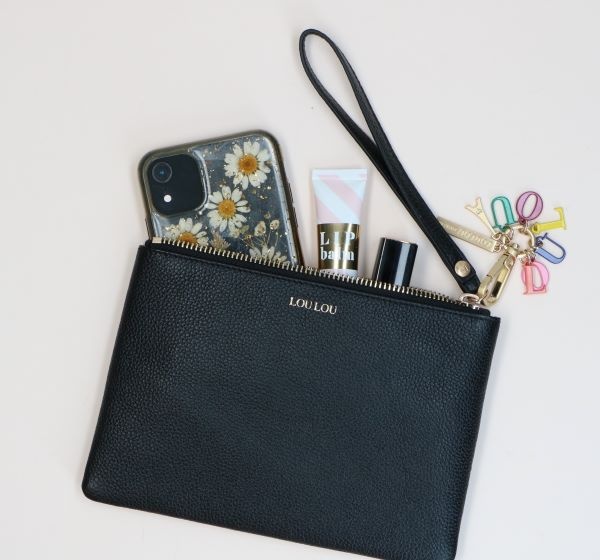 LouLou JJulie, zwart leren  clutch of etui met polsbandje