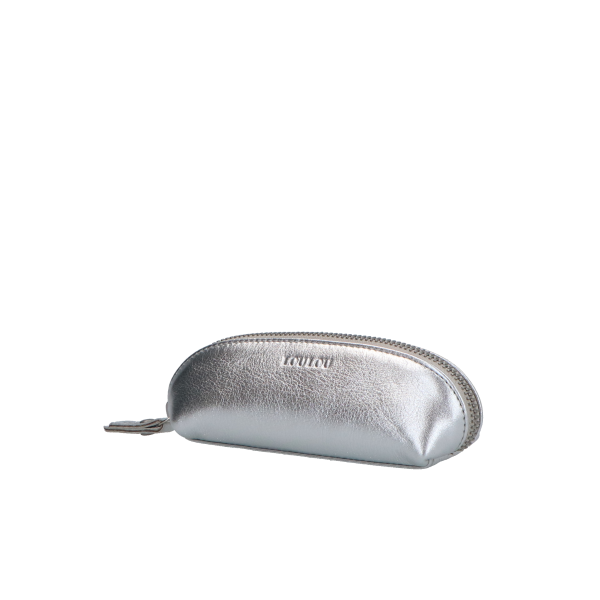 LouLou Etui voor pennen, sleutels of bril in zilver leer