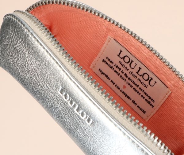LouLou Etui voor pennen, sleutels of bril in zilver leer