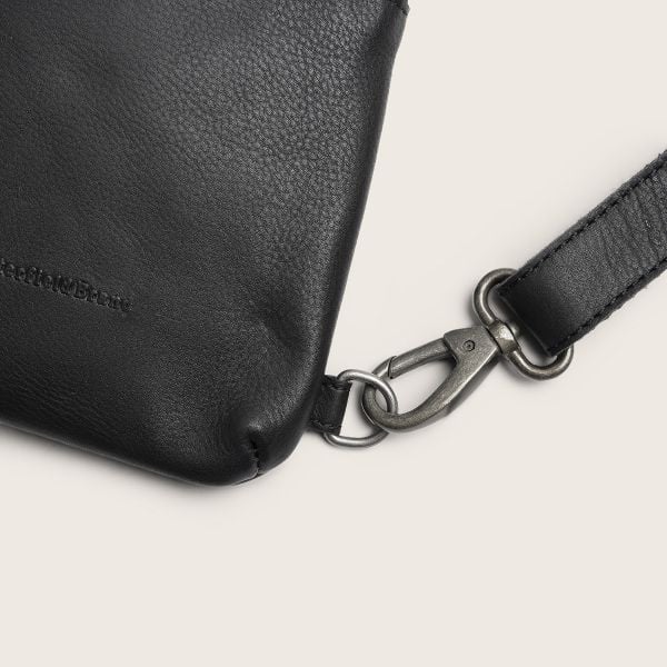 Chesterfield Leren Sling Bag  Isley Black
