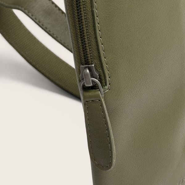 Chesterfield Leren Sling Bag  Isley Olijf groen