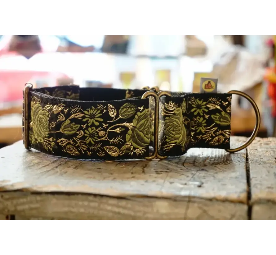 Martingale Dog Collar Roses