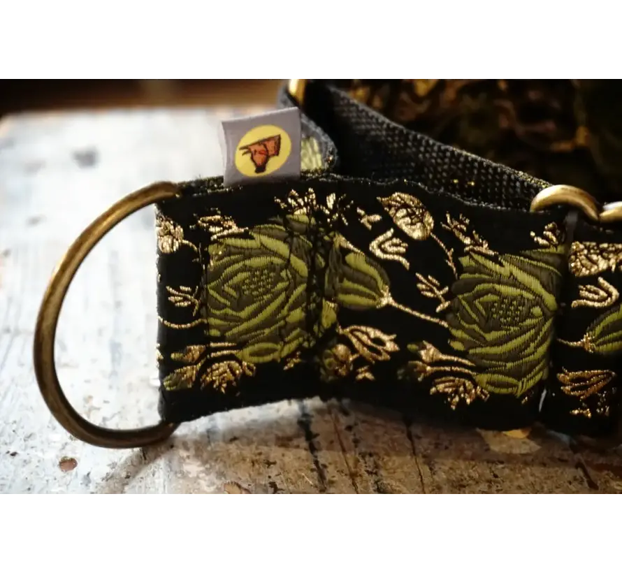 Martingale Dog Collar Roses