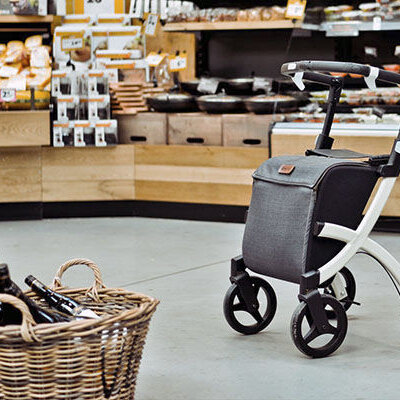 Zorgeloos shoppen en stappen met onze shopping rollators 