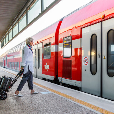 Reizen met een Rollator: Praktische Tips voor auto, openbaar vervoer & mobilhome