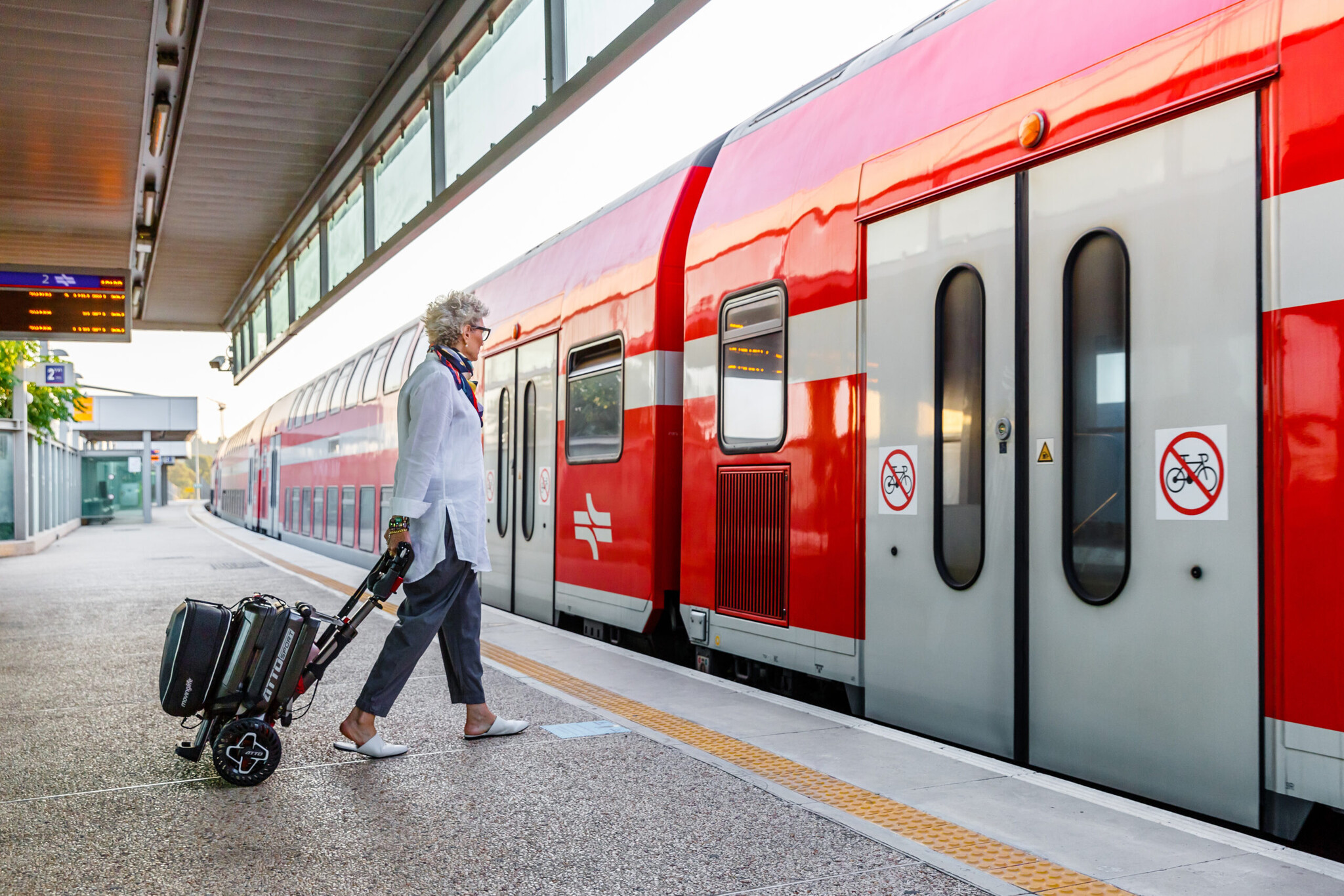 Reizen met een Rollator: Praktische Tips voor auto, openbaar vervoer & mobilhome