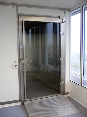 Gasdichte Tür bündig in Wand integriert