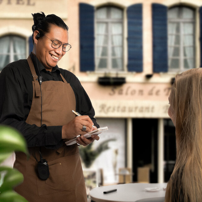 Motorola CLP446E Motorola CLP446E met Oplader en C-Shape Headset