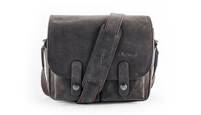 Oberwerth Little William camera bag (The SL Bag® Medium) - Cow-Hide Black / Lining Red