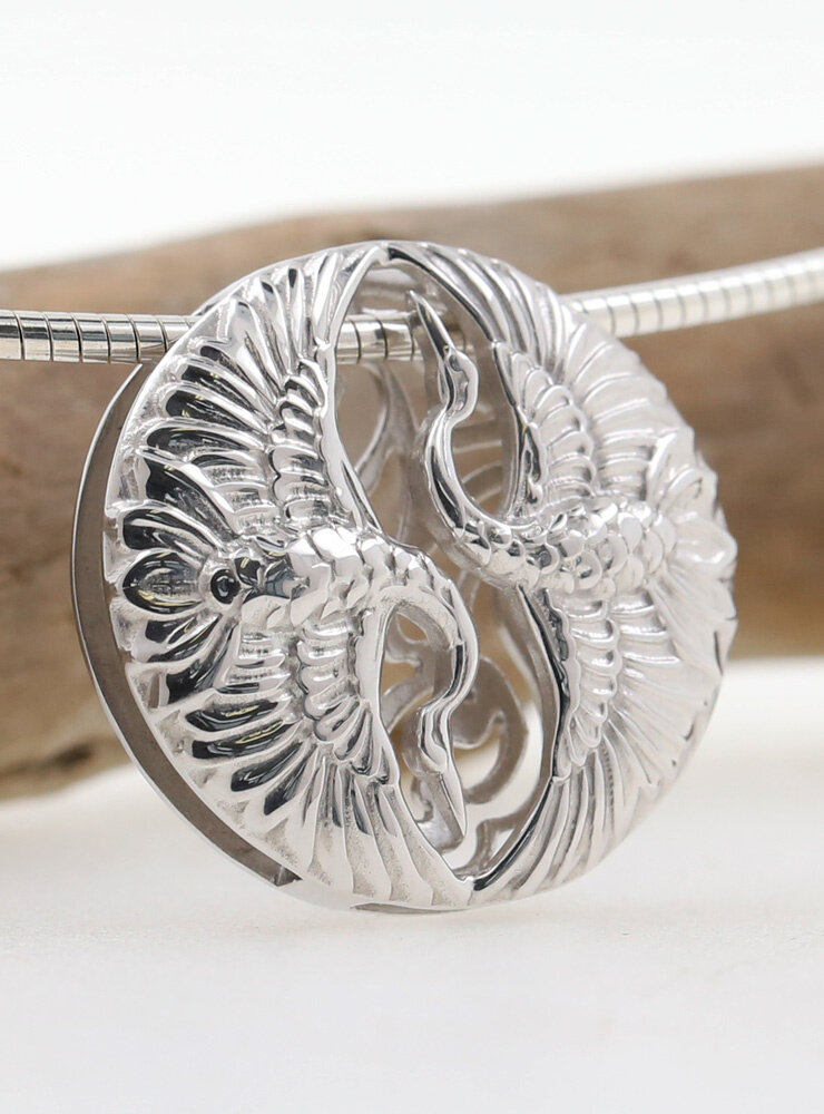 Tanz der Kraniche: Anhänger aus 925er Silber, rhodiniert Variante 1 Tanz der Kraniche: Anhänger aus 925er Silber, rhodiniert Variante 1