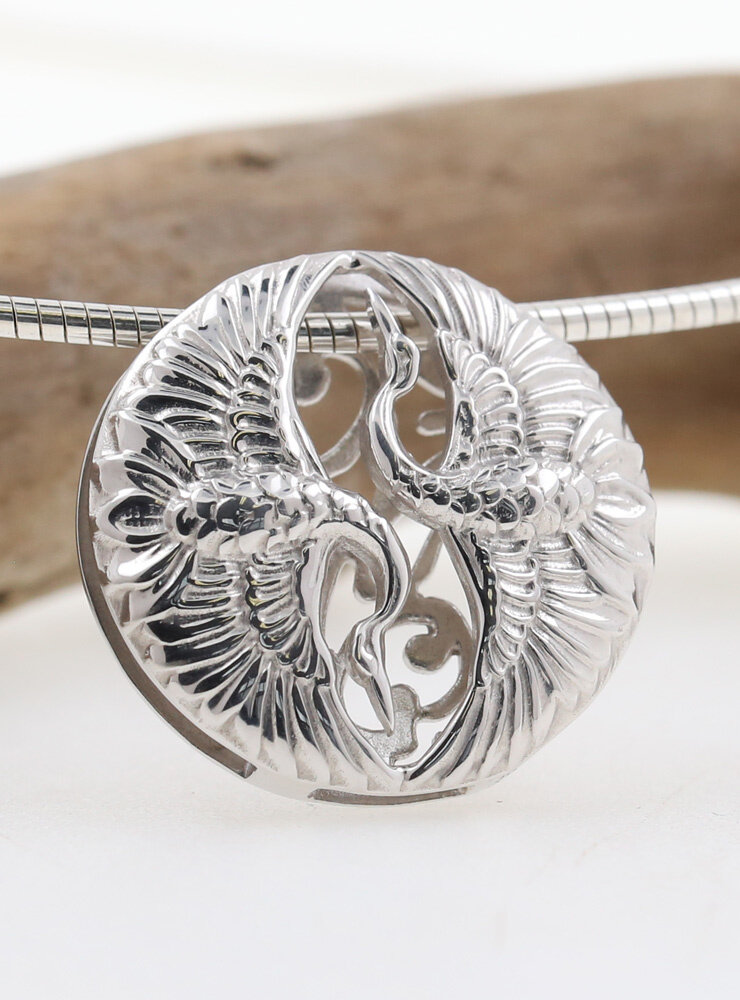 Tanz der Kraniche: Anhänger aus 925er Silber, rhodiniert Variante 1 Tanz der Kraniche: Anhänger aus 925er Silber, rhodiniert Variante 1