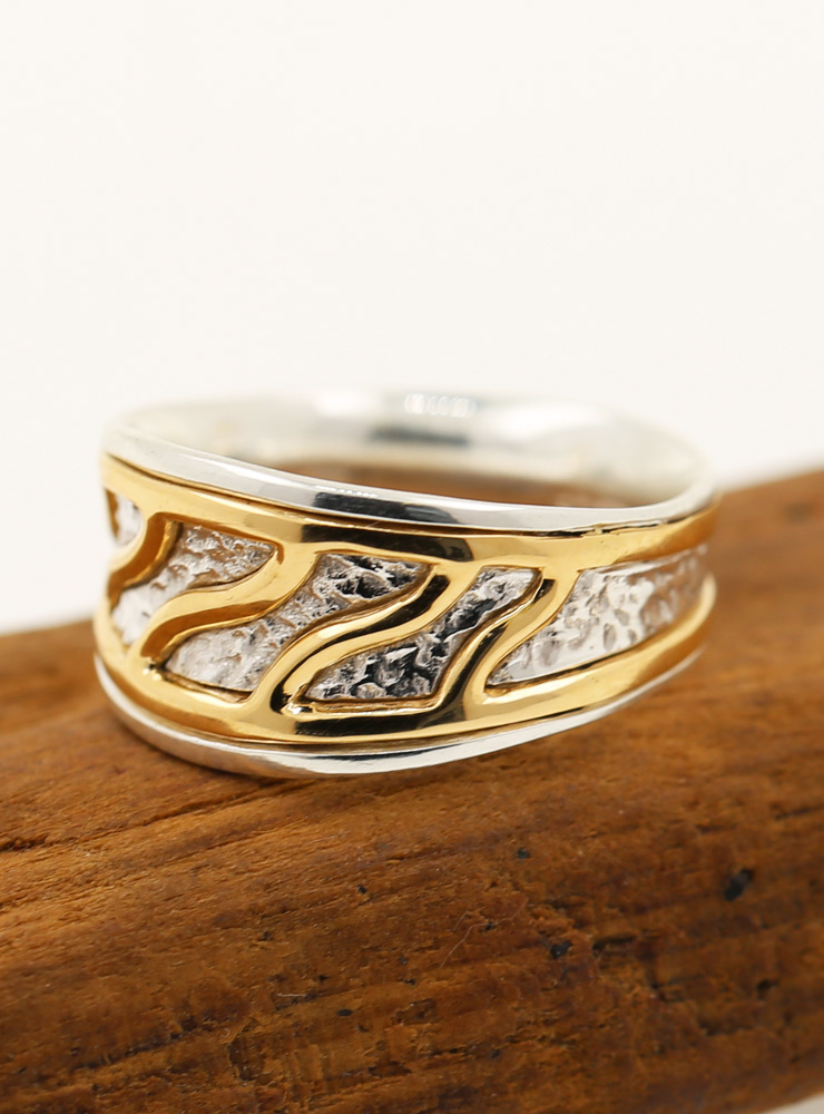 Freya: handgefertigter Ring aus 925er Silber und 750er Gelbgold