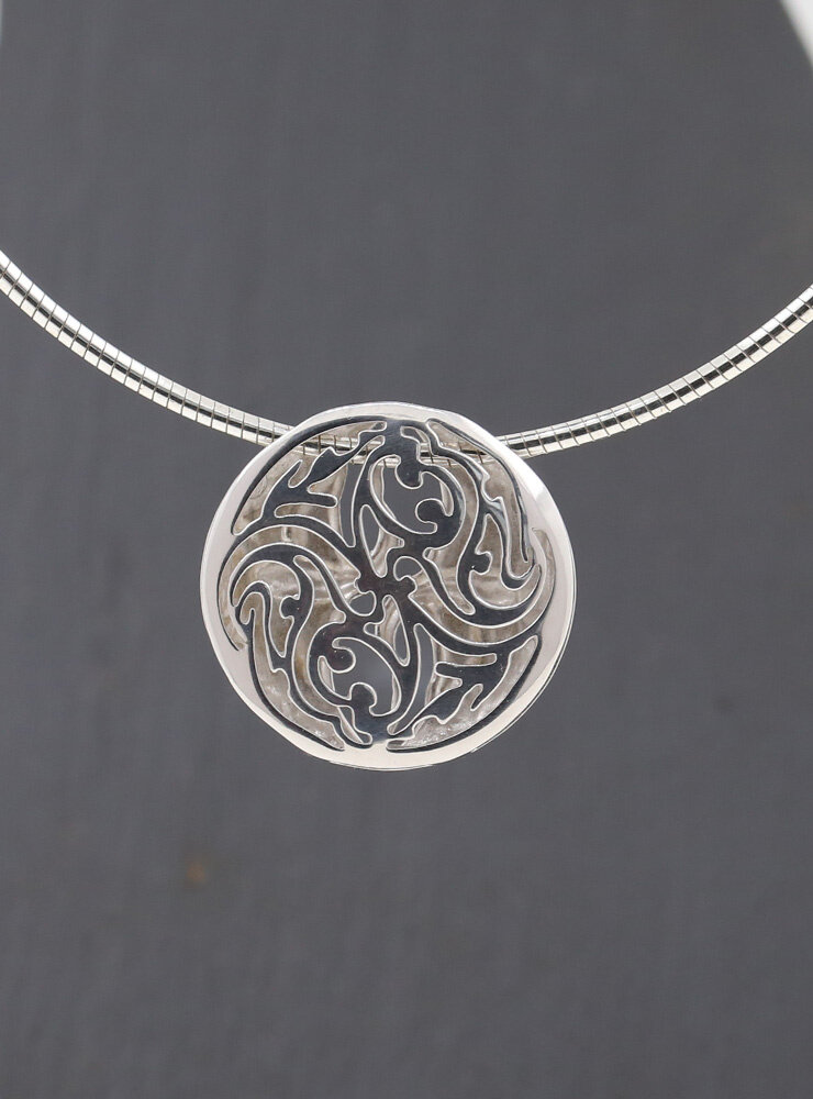 Tanz der Kraniche: Anhänger aus 925er Silber, rhodiniert Variante 1 Tanz der Kraniche: Anhänger aus 925er Silber, rhodiniert Variante 1