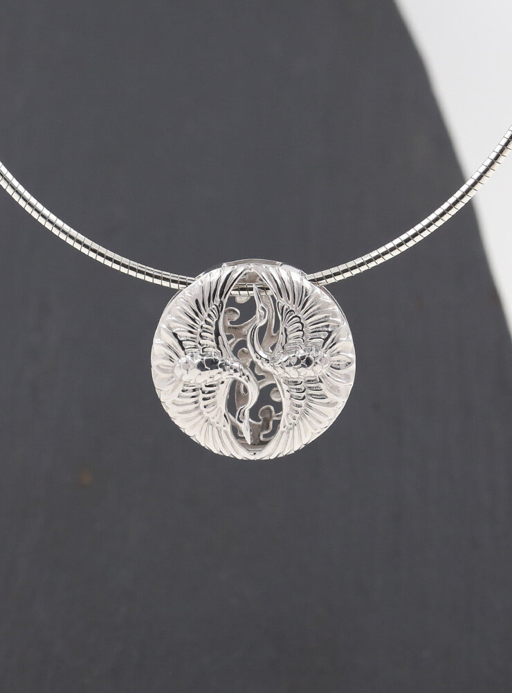 Tanz der Kraniche: Anhänger aus 925er Silber, rhodiniert Variante 1 Tanz der Kraniche: Anhänger aus 925er Silber, rhodiniert Variante 1