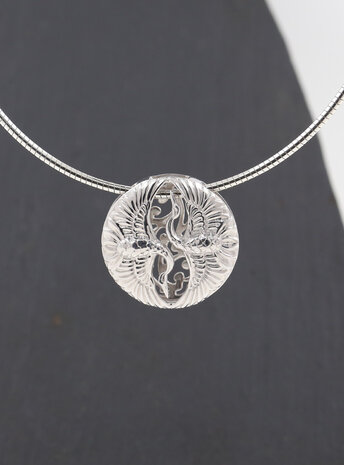 Tanz der Kraniche: Anhänger aus 925er Silber, rhodiniert Variante 1 Tanz der Kraniche: Anhänger aus 925er Silber, rhodiniert Variante 1