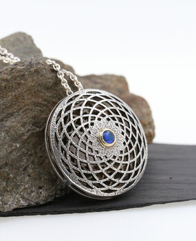 Anhänger "Magischer Kreis" Bicolor Opaltriplette Anhänger "Magischer Kreis" Bicolor Opaltriplette