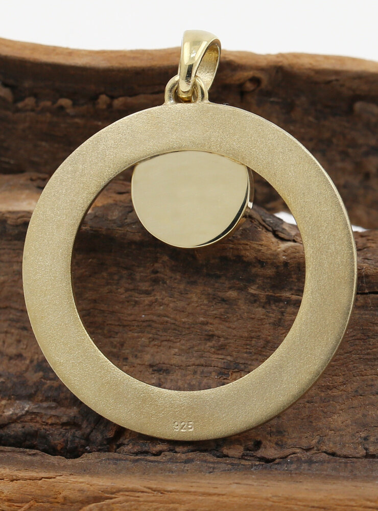 Eyecatcher: handgeschmiedeter Anhänger aus 925er Silber, vergoldet und Bernsteincabochon Eyecatcher: handgeschmiedeter Anhänger aus 925er Silber, vergoldet und Bernsteincabochon