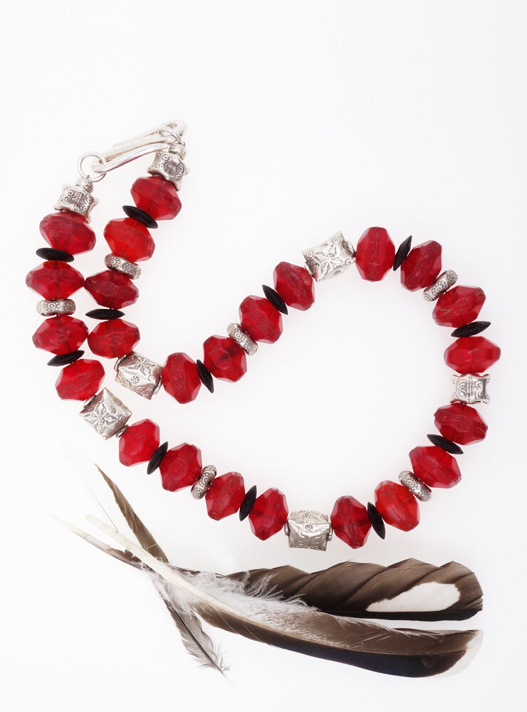 Halskette aus antiken Glasperlen, Kokosnussscheiben und Silber Halskette aus antiken Glasperlen, Kokosnussscheiben und Silber