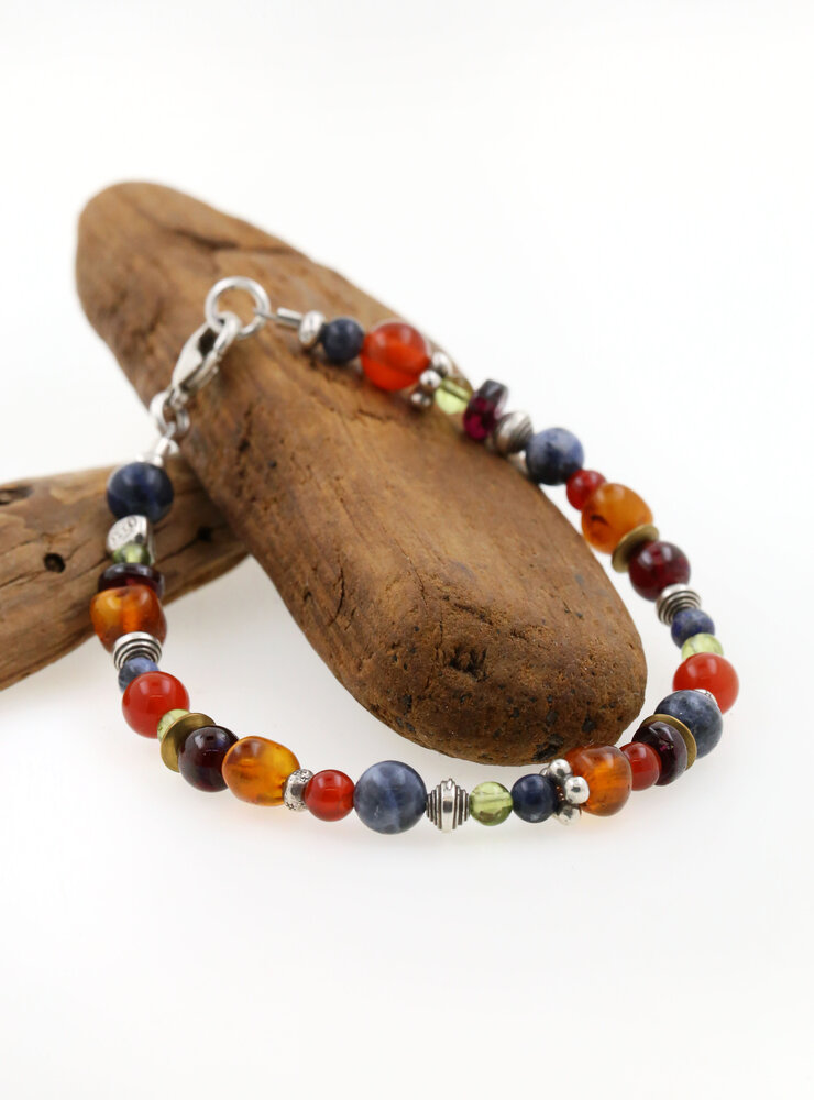 Armband aus Silber, Messing und farbigen Edelsteinen Armband aus Silber, Messing und farbigen Edelsteinen