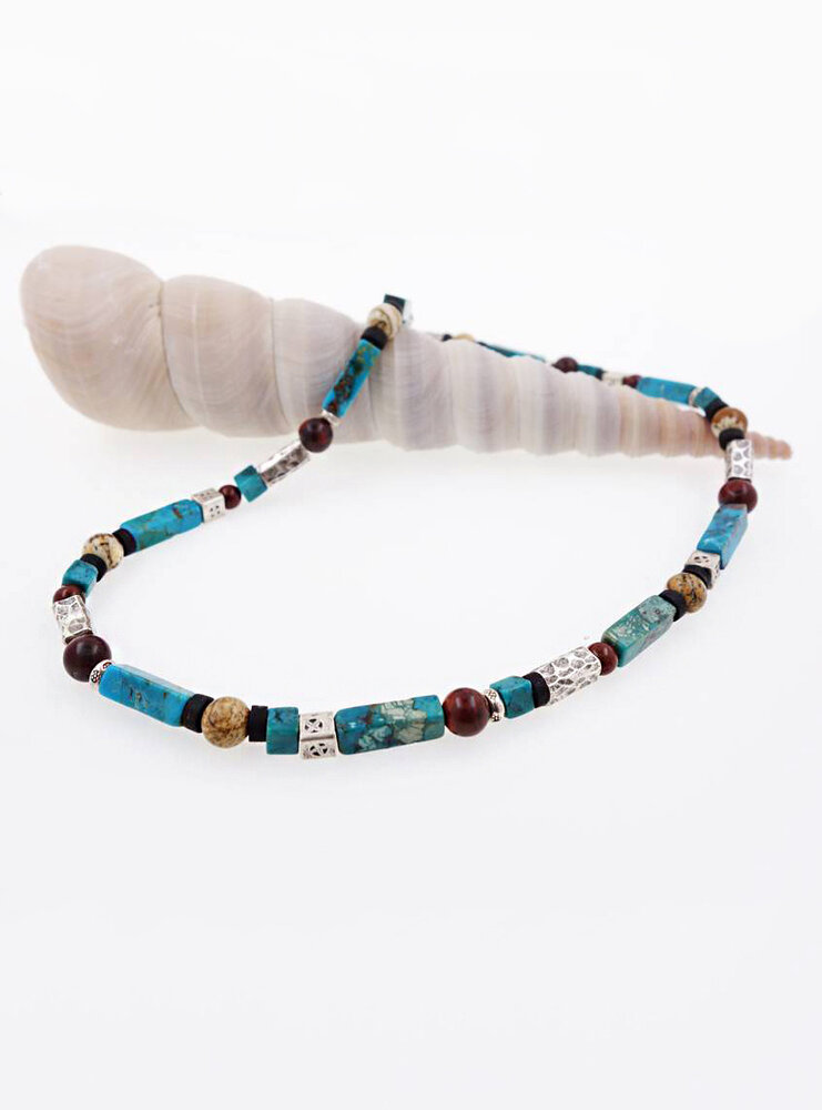 Halskette aus Türkis, Jaspis, Kokosnussschale und Silberelementen Halskette aus Türkis, Jaspis, Kokosnussschale und Silberelementen