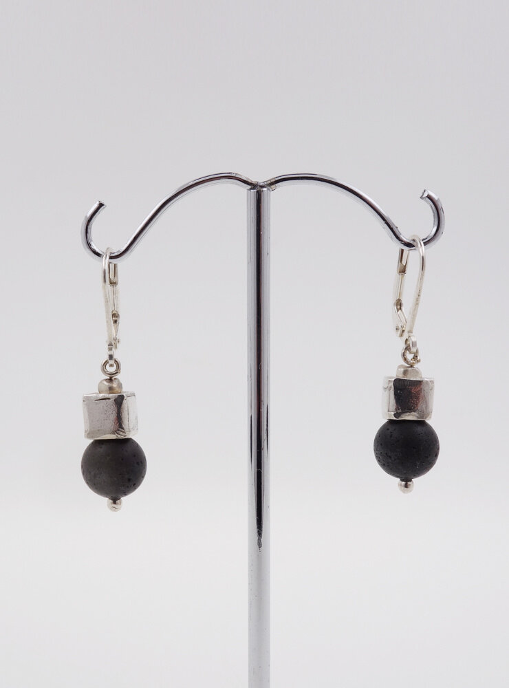 Ohrringe Lavasteinkugel, Silberwürfel