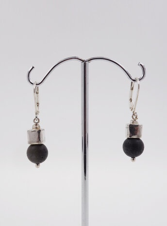 Ohrringe Lavasteinkugel, Silberwürfel