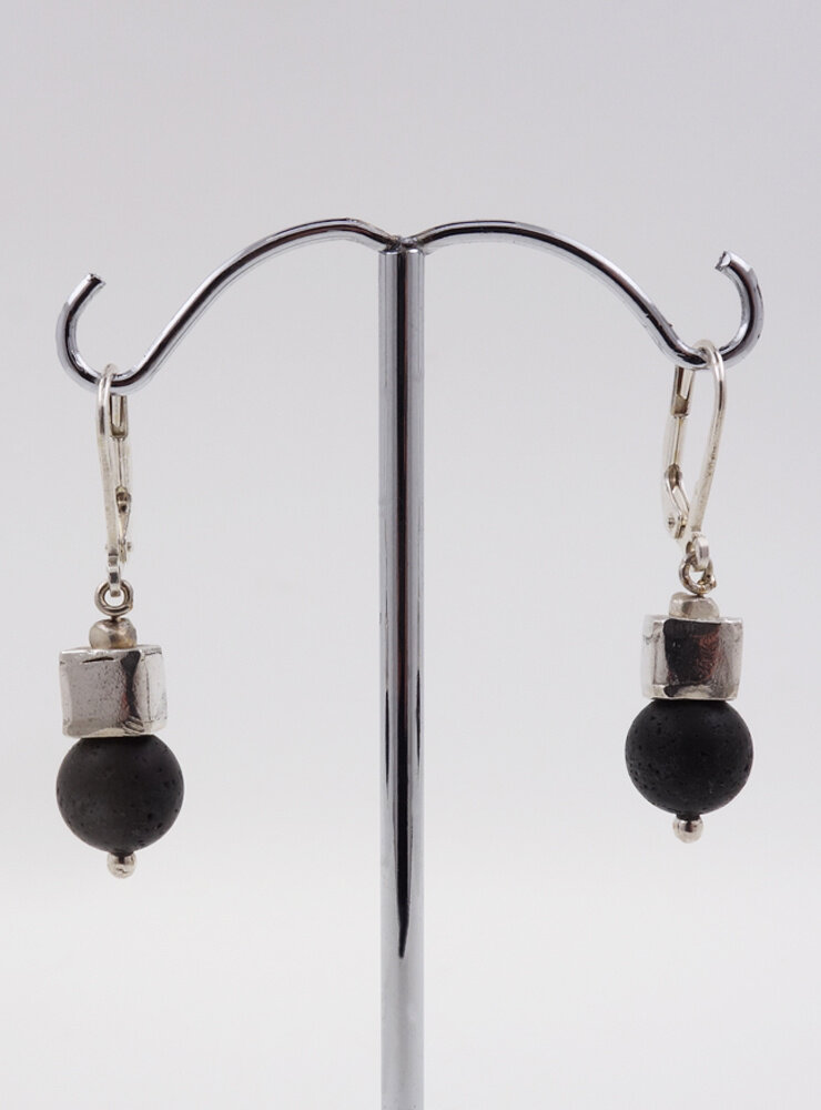 Ohrringe Lavasteinkugel, Silberwürfel