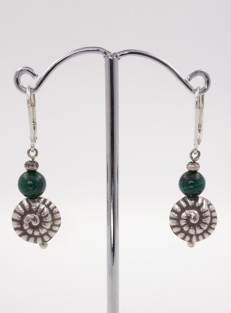 Ohrringe aus Malachit und Silberschnecke
