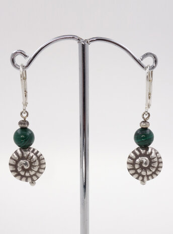 Ohrringe aus Malachit und Silberschnecke