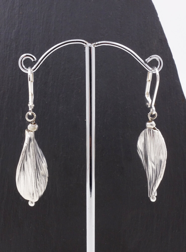 Attraktive handgemachte Ohrringe aus Silber Attraktive handgemachte Ohrringe aus Silber