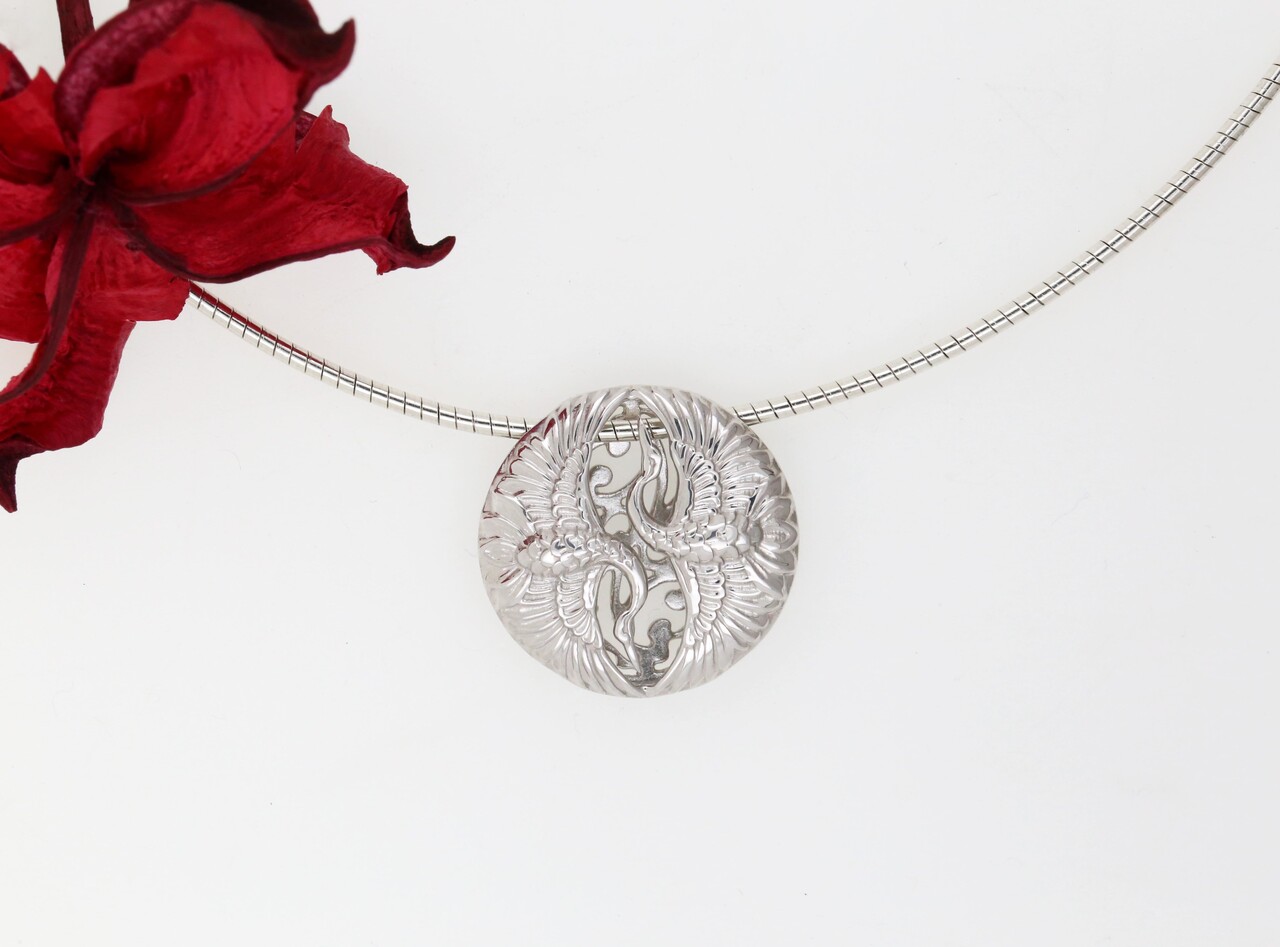 Tanz der Kraniche: Anhänger aus 925er Silber, rhodiniert Variante 1 Tanz der Kraniche: Anhänger aus 925er Silber, rhodiniert Variante 1