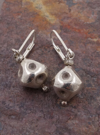 Handgemachte Ohrringe aus Silber Handgemachte Ohrringe aus Silber