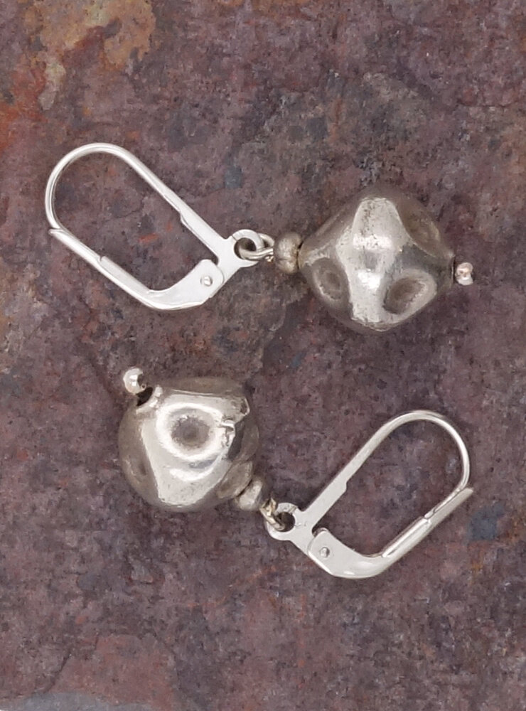 Handgemachte Ohrringe aus Silber Handgemachte Ohrringe aus Silber
