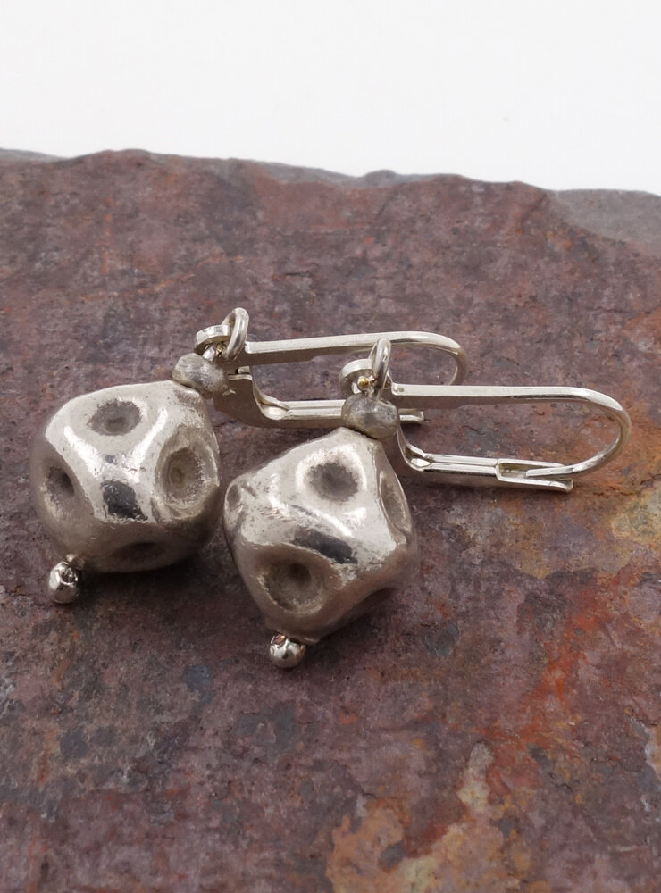 Handgemachte Ohrringe aus Silber Handgemachte Ohrringe aus Silber
