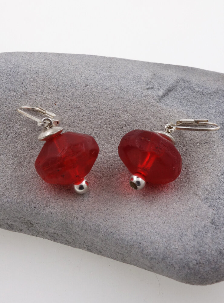 Ohrringe aus antikem Glas und Silber