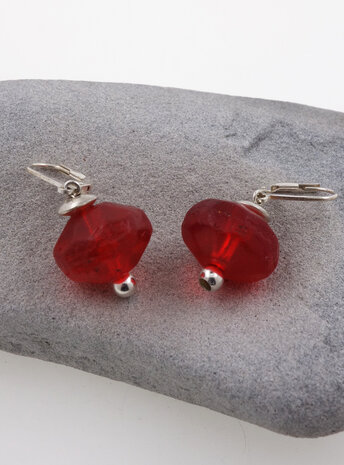 Ohrringe aus antikem Glas und Silber