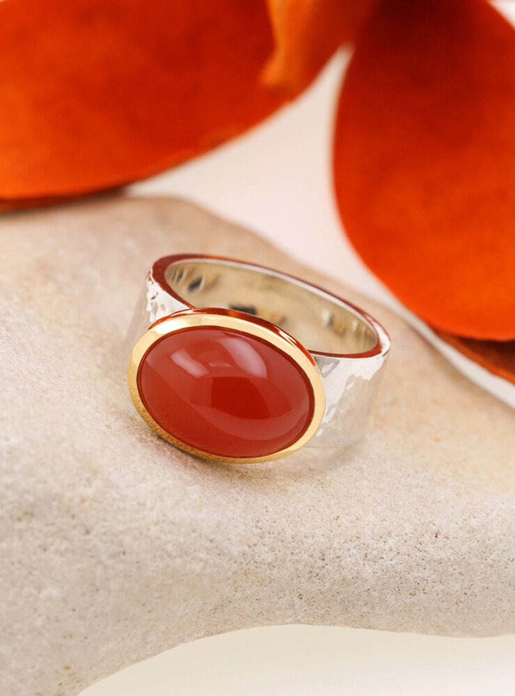 "New Creations": Ring aus 925er Silber, 750er Gold und Carneol "New Creations": Ring aus 925er Silber, 750er Gold und Carneol