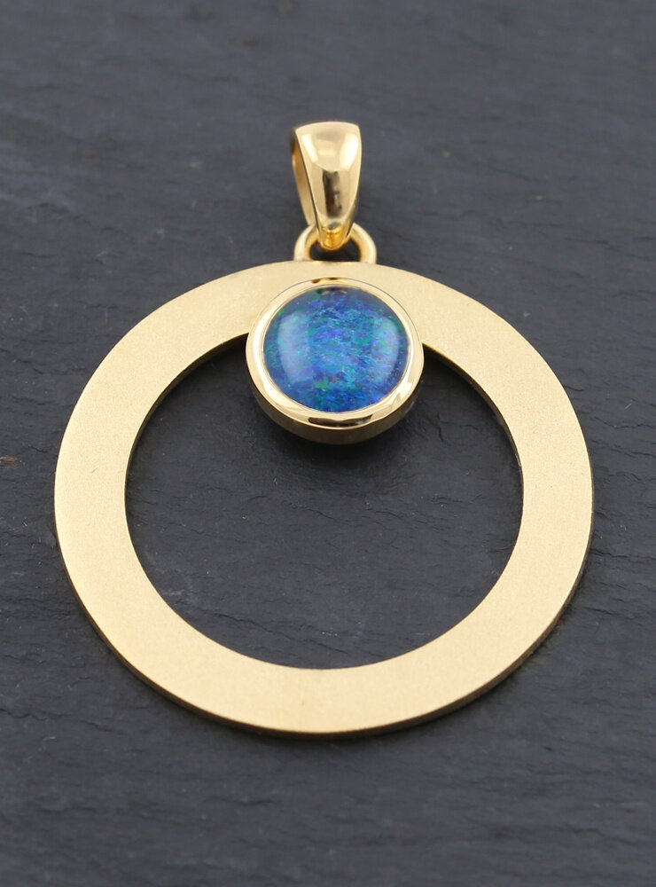 Eyecatcher: handgeschmiedeter Anhänger aus 925er Silber  vergoldet und Opaltriplette