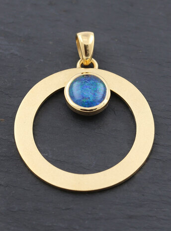 Eyecatcher: handgeschmiedeter Anhänger aus 925er Silber  vergoldet und Opaltriplette