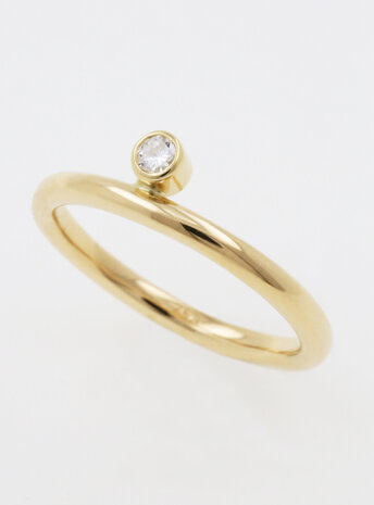 Ringlein 2: Schmaler Verlobungsring aus 750er Gold mit seitlichem Diamant Ringlein 2: Schmaler Verlobungsring aus 750er Gold mit seitlichem Diamant