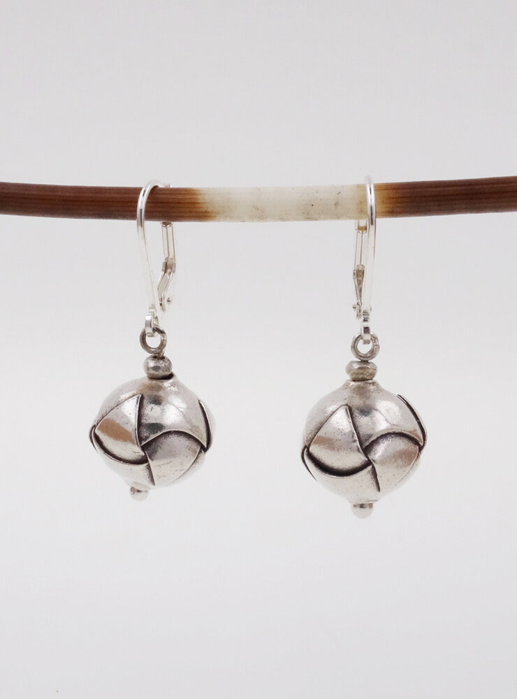 "Origami": Handgemachte Ohrringe aus Silber "Origami": Handgemachte Ohrringe aus Silber