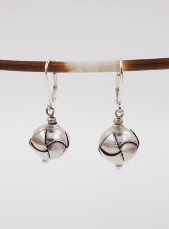 "Origami": Handgemachte Ohrringe aus Silber "Origami": Handgemachte Ohrringe aus Silber